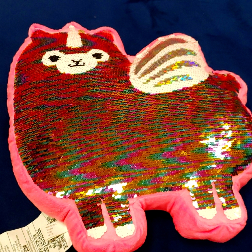 LLAMAS! Adorable Justice flippy sequin pillow. Perfect 4 sleep overs or parties.